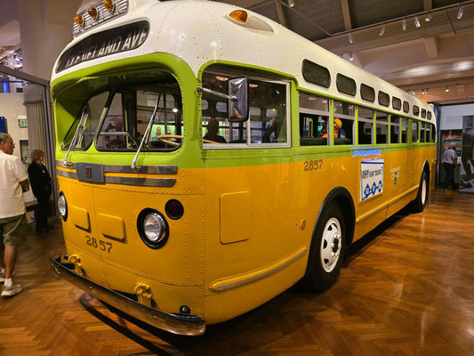 Bus, in der die afroamerikanische Bürgerrechtlerin Rosa Parks....