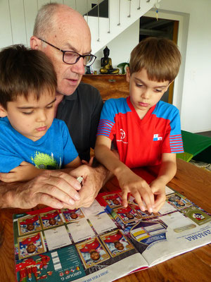 Beim Panini-Bilder einkleben