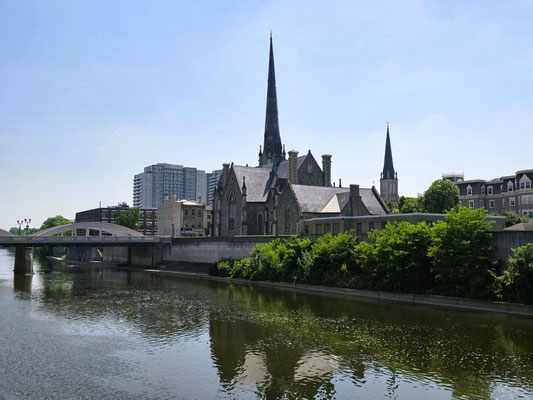 Grand River mit der Presbyterian Church