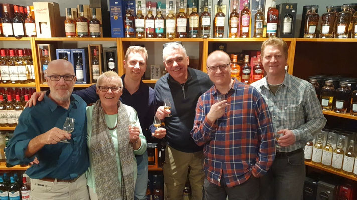  Nach getaner Arbeit - Whisky Degustation mit Markus, Roger, Erwin und Ramon