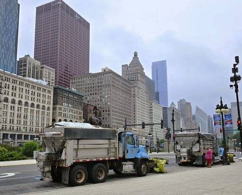 Schneepflüge im Juni in Chicago....