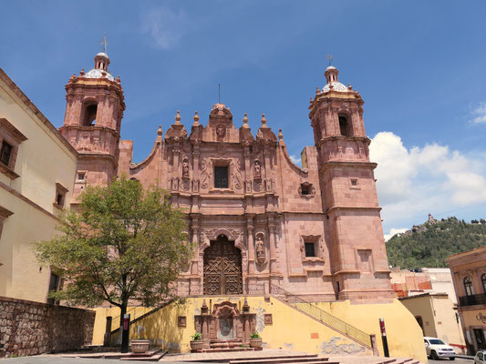 Templo de Santo Domingo mit Museum Pedro Coronel....