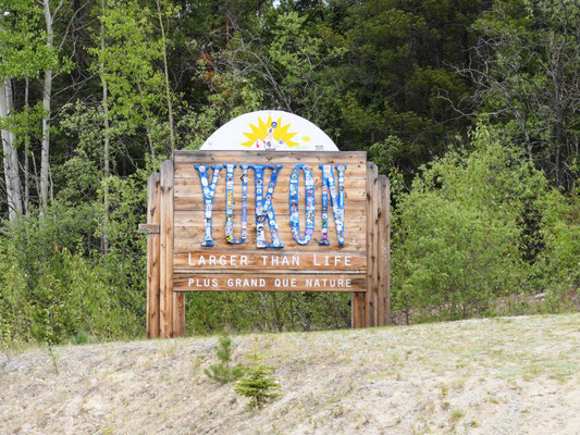 Wir wechseln von British Columbia in den Yukon - der Wald bleibt