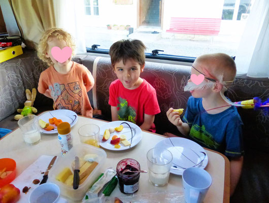 Frühstück mit Zoe, Louis und Gian