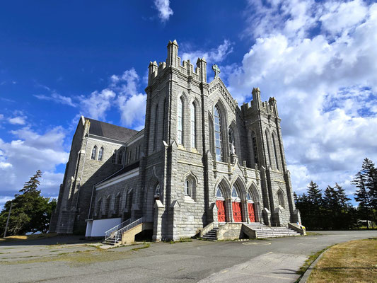 Für den Bau dieser massiven Granitsteinkirche brauchte es 8000 Granitblöcke, 96 t Zement, 10'000 Holzdielen für den Boden, 3.5 t Marmor und 30 Jahre Arbeit