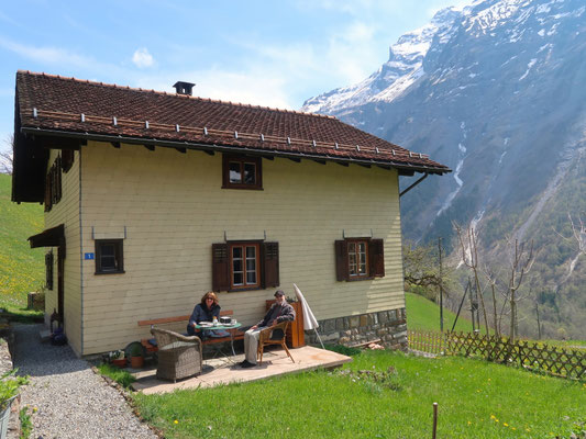 .... auf steilen Gassen geht es hoch zu Eveline und ihrem Paradies