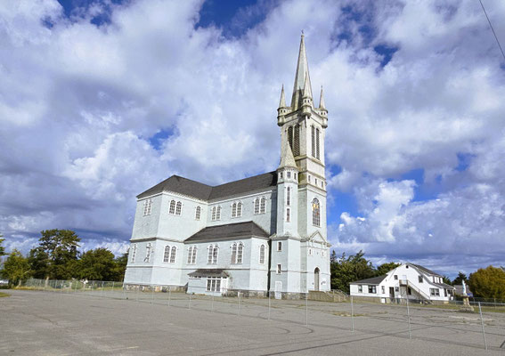 Kirche Sainte-Marie in Church Point ist eine der grössten hölzernen Kirchen in Nordamerika - 58 m lang, 56 m hoch ohne Kreuz