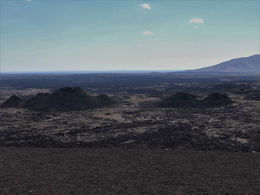 Lava-Landschaft soweit das Auge reicht....