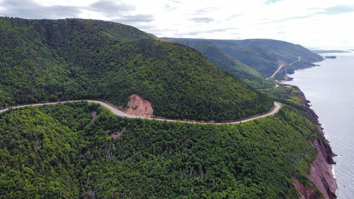 Um diese weltberühmte Aussicht auf den Cabot Trail zu erhalten....