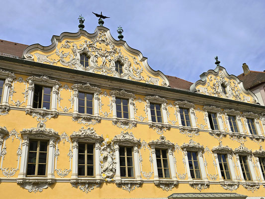 Das mit Stuck reich verzierte Falkenhaus
