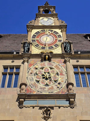 ....mit der astronomischen Uhr