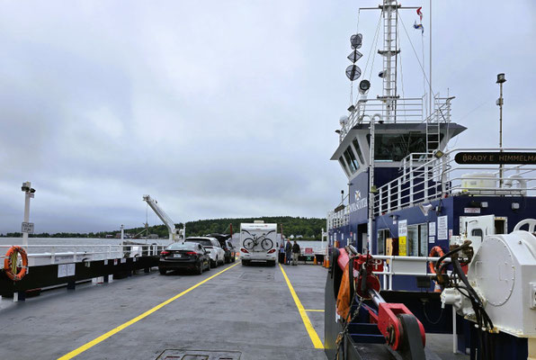 Mit der Fähre geht es über den LeHave River