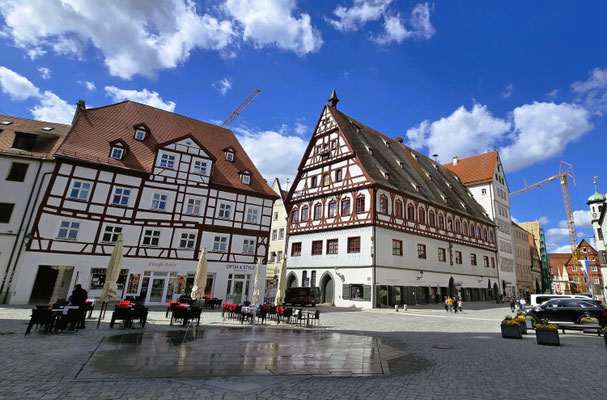 Der Markplatz mit dem Brot- und Tanzhaus 1442 erbaut