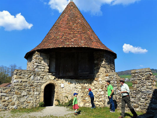 Der Kerkerturm hat es den Kleinen speziell angetan