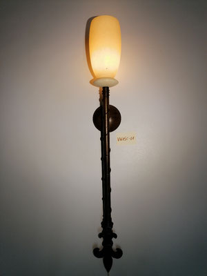 Leider zu spät. VERKAUFT. VW15C Wandfackel Lilie, Alabaster, Fb. creme, mit Schmiedeeisen in Rostpatina-Optik, ca. 100x12 cm: 259,- €, zzgl. Versandkosten