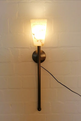VS65C Wandfackel 1 Rille, Alabaster, Fb. creme, mit Schmiedeeisen in silber, ca. 90x13 cm, 239,- €, zzgl. Versandkosten 