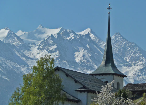 Pfarrkirche mit Mischabelgruppe