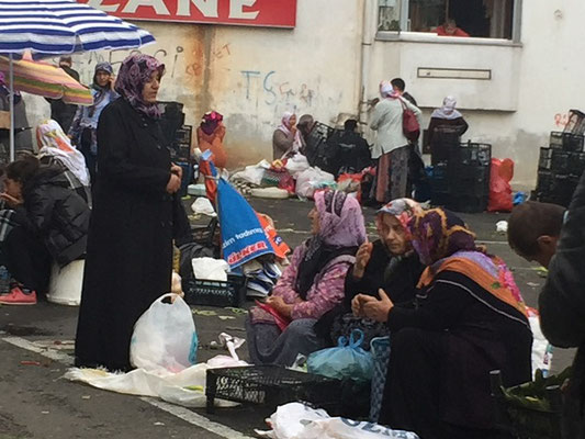 Marktszene II in Vorstadt von Trabzon