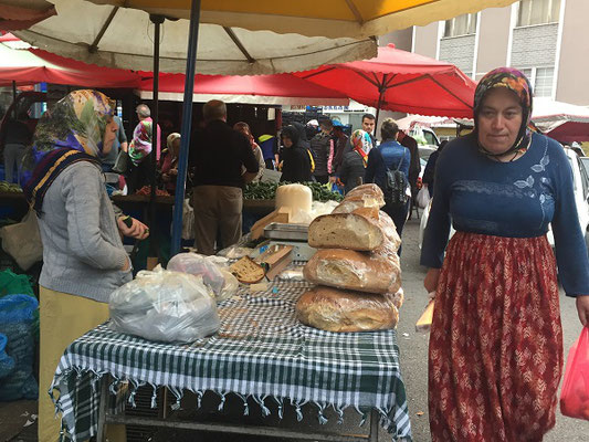 Marktszene I in Vorstadt von Trabzon