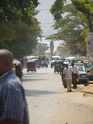 die pulsierende Hauptstraße in der Regionalhauptstadt Kigoma