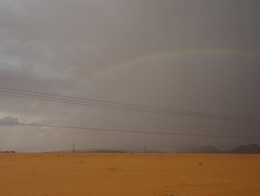 Regenbogen über der Wüste!!