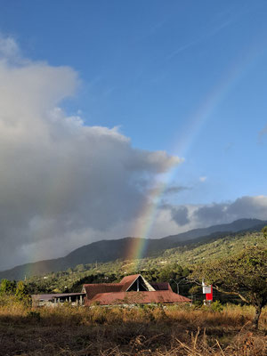 Wenn am Nachmittag die Schauerwolken kommen, gibt es fast täglich (doppelte) Regenbögen in Boquete