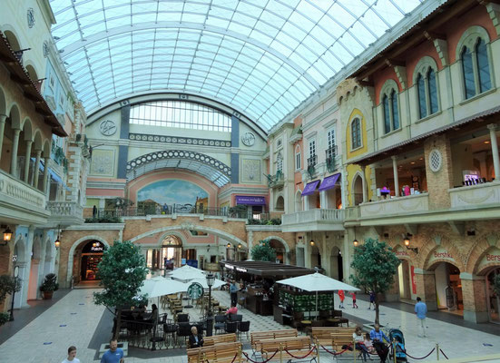 Mercato Mall im Stil einer italienischen Piazza