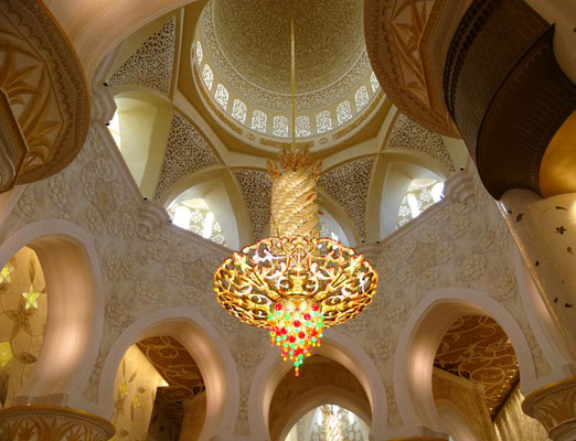 der Haupt-Kronleuchter der Sheikh Zayed Grand Mosque