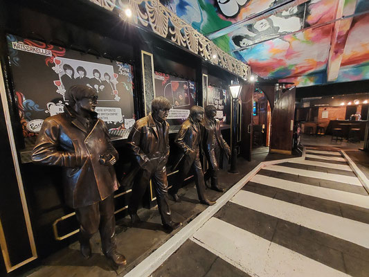 Beatles-Kunst in einen unscheinbaren Hauseingang in der Mathew Street