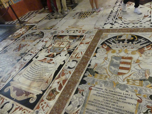 Marmor-Mosaik auf den Kathedralen-Gräbern