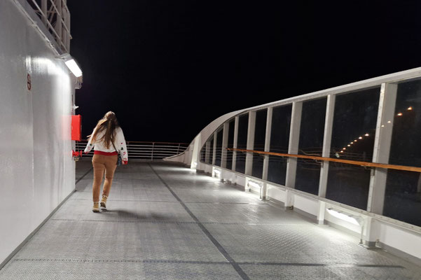 leicht Schlagseite bei Seegang auf dem Oberdeck