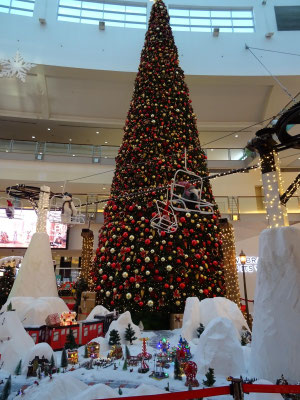 Weihnachtsdeko in der Marina Mall