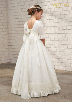 P.V.P. 393,75 €. Talla disponible: 10. Flores no incluidas.