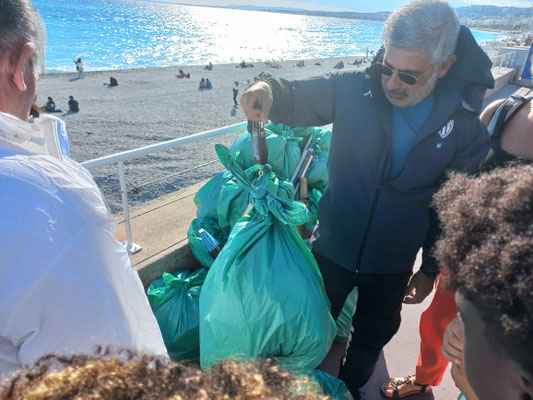 La pesée de la récolte des déchets