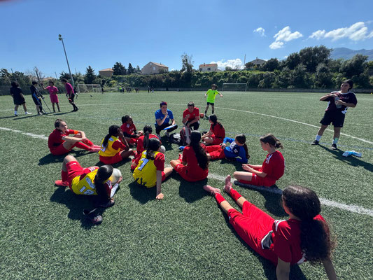 L'équipe féminine de l'AS à l'échauffement