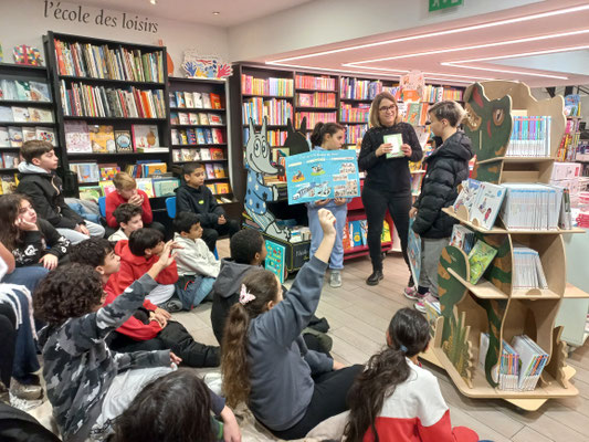 La libraire accueille la classe de 6è1 