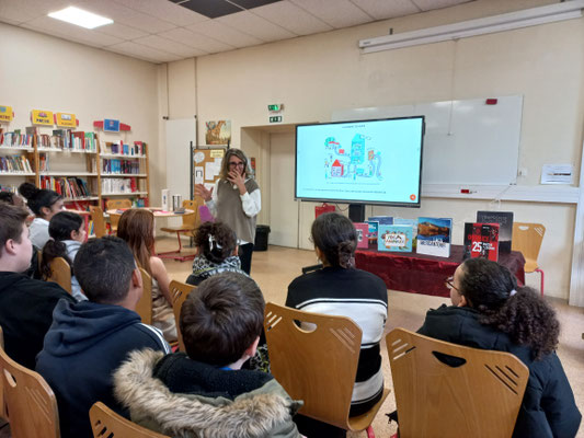 Mme Castera rencontre les 6èmes au CDI