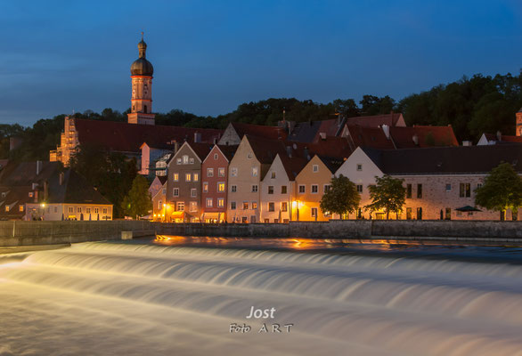 Nächtliche Stadtansicht Landsberg mit Katharinenwehr