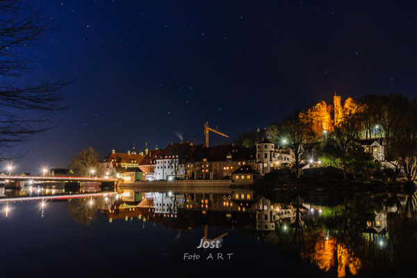 Landsberg in der Nacht - HDR - Spiegelung der Skyline auf der Wasseroberfläche