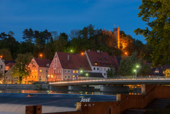 Nächtliche Stadtansicht Landsberg mit Katharinenwehr