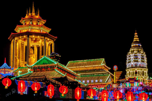 Kek Lok Si illuminated
