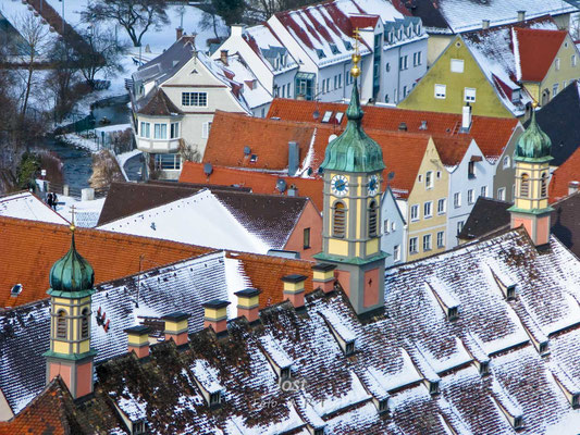 winterliche Dächer über Landsberg