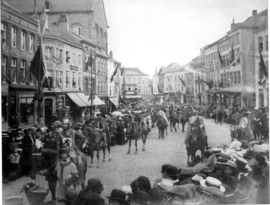 23 juin 1913 - Procession historique pour le VII e centenaire de Sainte Marie d' Oignies, le duc de Brabant Henri 1er dit le guerroyeur et sa cour …