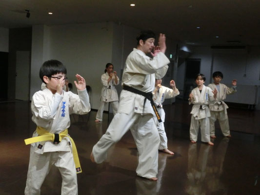 小学生のコンビネーションの練習風景