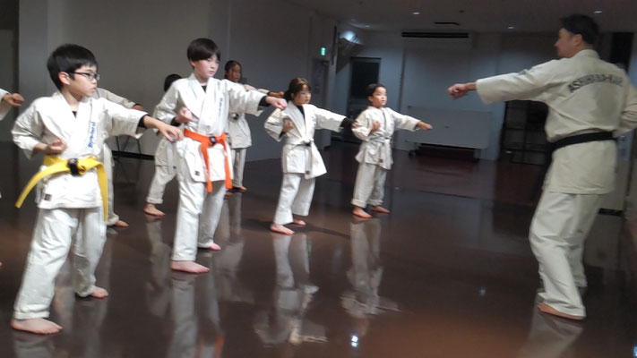 小学生の基本練習風景
