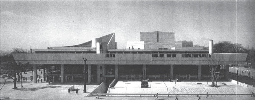 東京文化会館　北側全景（「生誕100年前川國男建築展」カタログより）