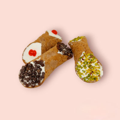Cannolo Siciliano grande riempito al momento con guarnizioni in frutta candita o pistacchio o cioccolato