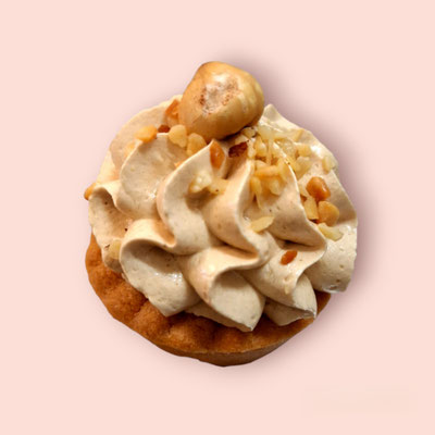 Tartelletta frolla con crema al caramello salato mousseline alla nocciola.