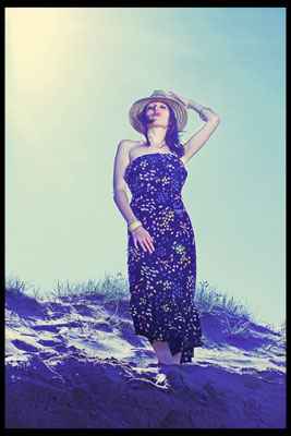 SUNNY MELANCHOLIA STANDING