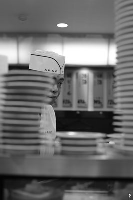 "DISHES MOUNTAINS FRAME PORTRAITS" (JAPAN 2019)